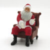 Preiser 44931 - Weihnachtsmann im Sessel & Mutter mit Kindern – Bild 2