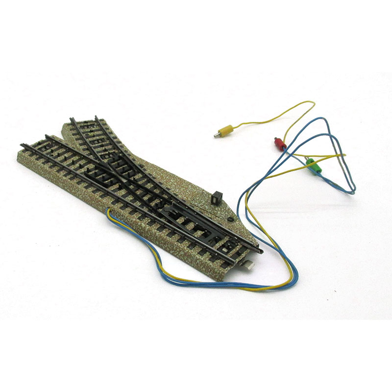 Märklin M 5137 - Elektrische Weiche rechts mit kleiner Laterne
