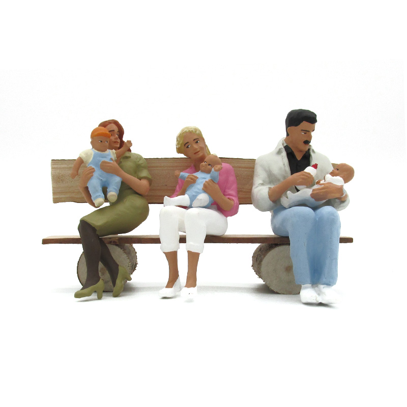 Preiser 45024 - Sitzende Eltern mit Kindern Spur G Figuren